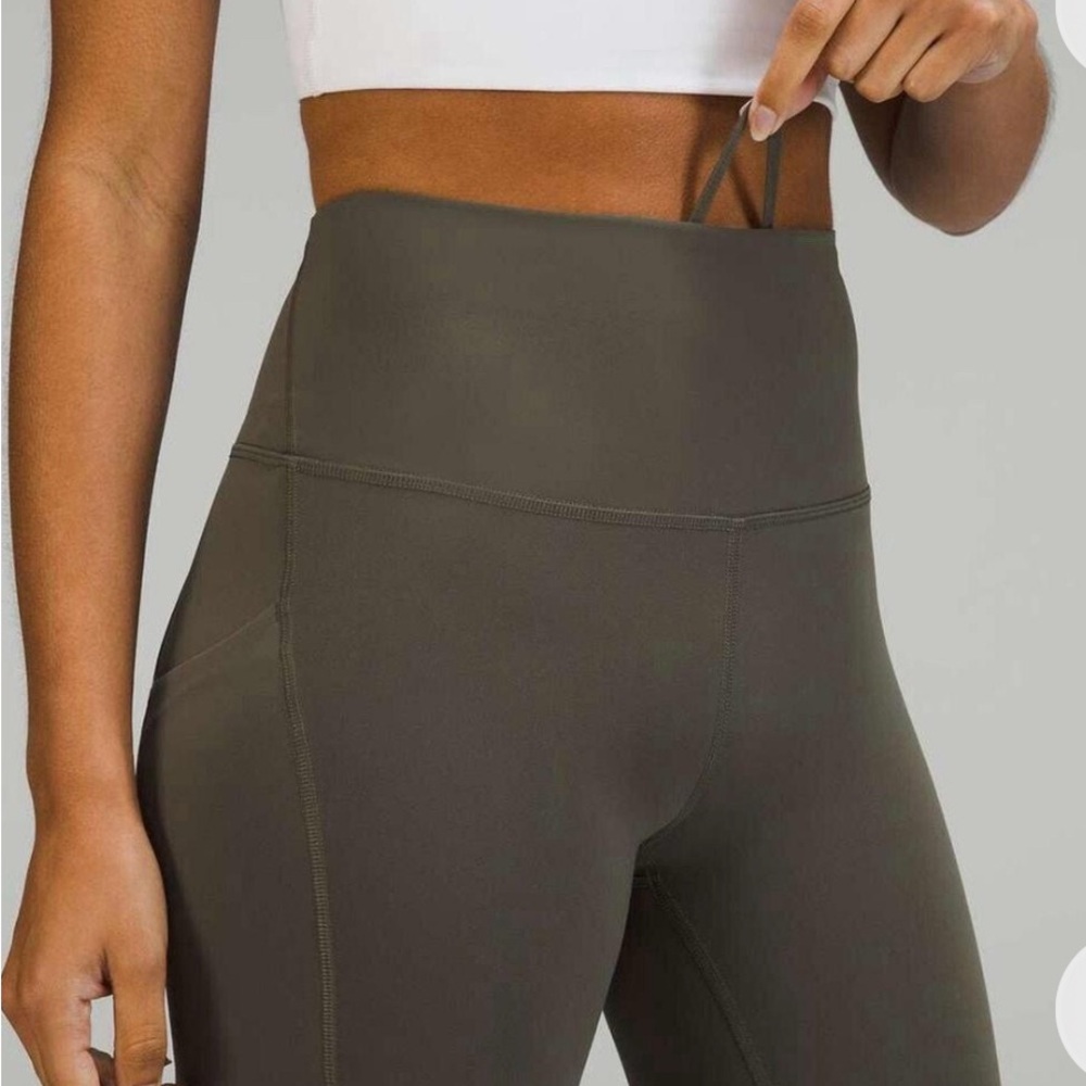 Lululemon Wunder Train High Rise Crop w/ Pockets in Size 4 Carob Brown